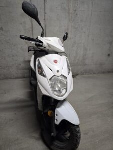 Contact Scutere Sym far permis